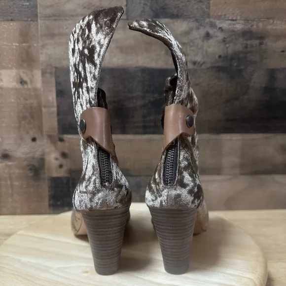 Free People Moonlight Brown/Gold Crushed Velvet Asymmetrical Boots Size 36 (5.5)