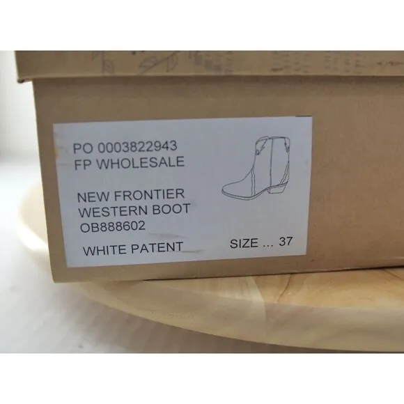 FREE PEOPLE NEW FRONTIER White Leather Cowboy Western Patent Leather‎ Boots 37