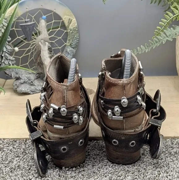 Freebird by Steven Wms Size 9 Brown Leather Mystic Silver Metal Buckle Boots