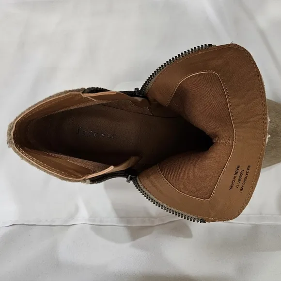 Frye &amp; Co. Judith heeled suede booties women's size 9