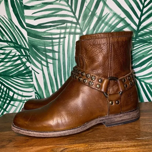 Frye Brown Leather Phillip Studded Harness Boots 76491 Women’s 6 B