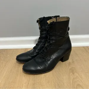 Frye Courtney Lace Up Mid Heel Black Leather Boot Women’s Size 8.5