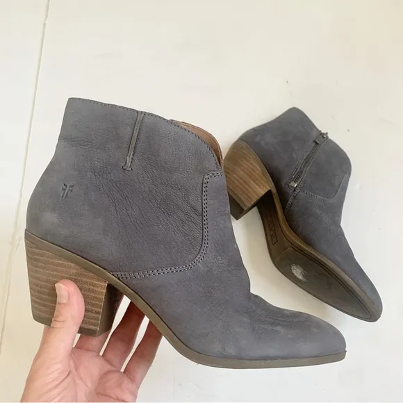 Frye Judith Double Zip Ankle Boots Suede Ash Gray Sz 8.5 Heeled Booties