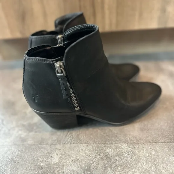 Frye Judith Zip Leather Booties Ankle Boots Size 7