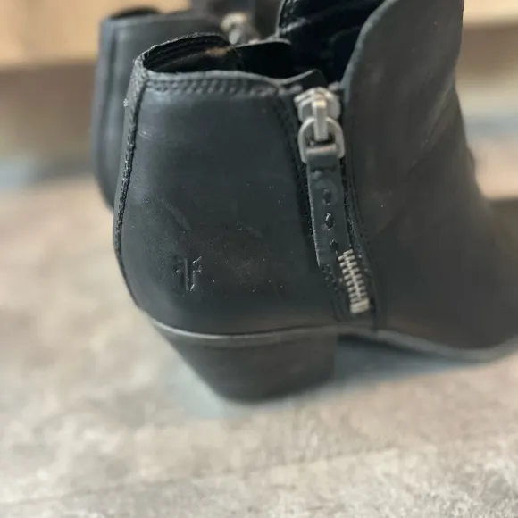 Frye Judith Zip Leather Booties Ankle Boots Size 7