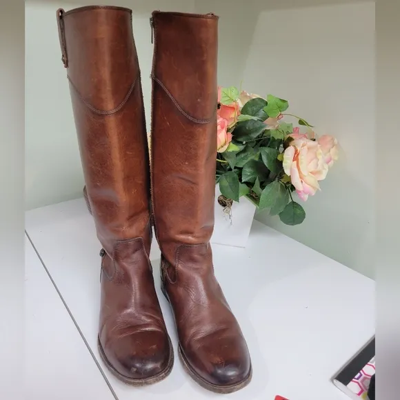 FRYE LEATHER BOOTS W ZIPPER. EXCELLENT 8 cognac / camel redish brown.