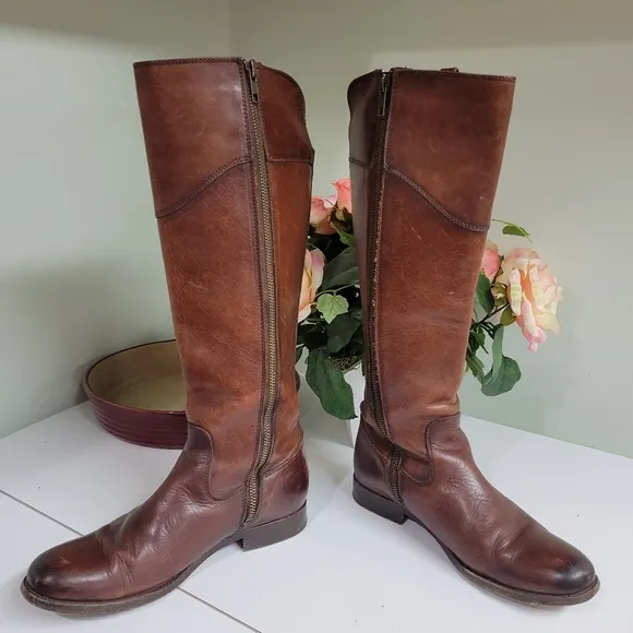 FRYE LEATHER BOOTS W ZIPPER. EXCELLENT 8 cognac / camel redish brown.