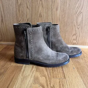 FRYE 'NATALIE' 4001 Double Zip‎ Studded Chesnut Suede Boots Sz 7