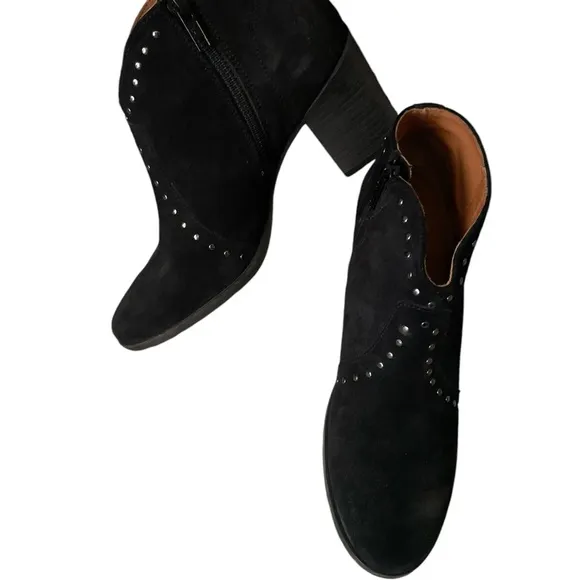 Frye Nora Studded Suede Ankle Boots size 7 Black