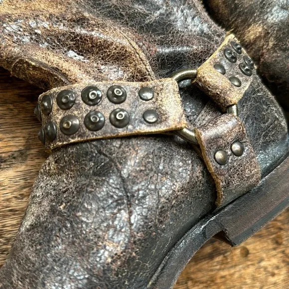 Frye signature studded harness rustic brown leather boots size 6
