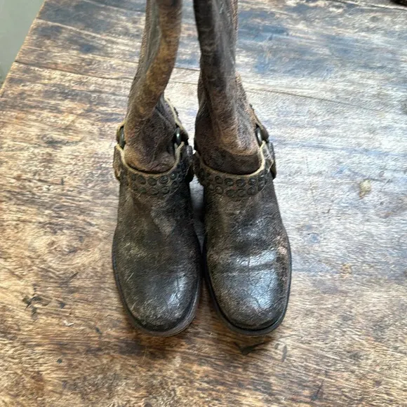 Frye signature studded harness rustic brown leather boots size 6