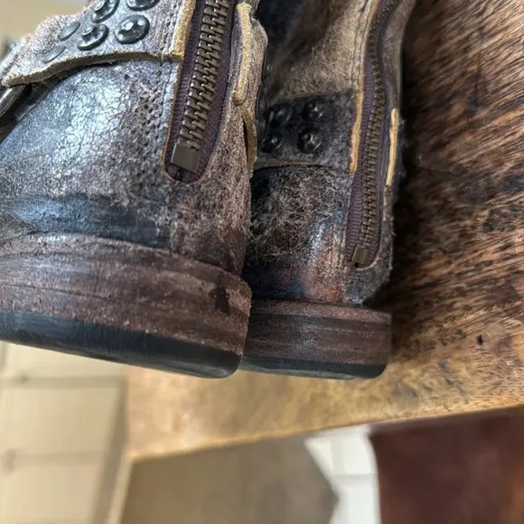 Frye signature studded harness rustic brown leather boots size 6