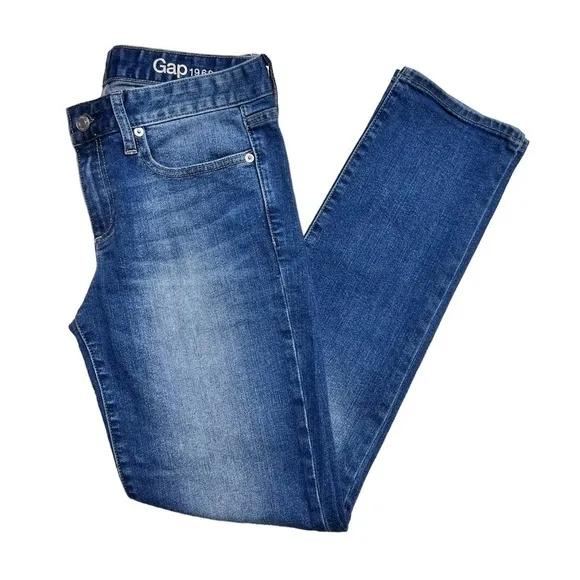 GAP (NWOT) Real Straight Jeans Size 28