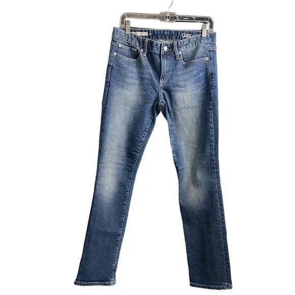 GAP (NWOT) Real Straight Jeans Size 28