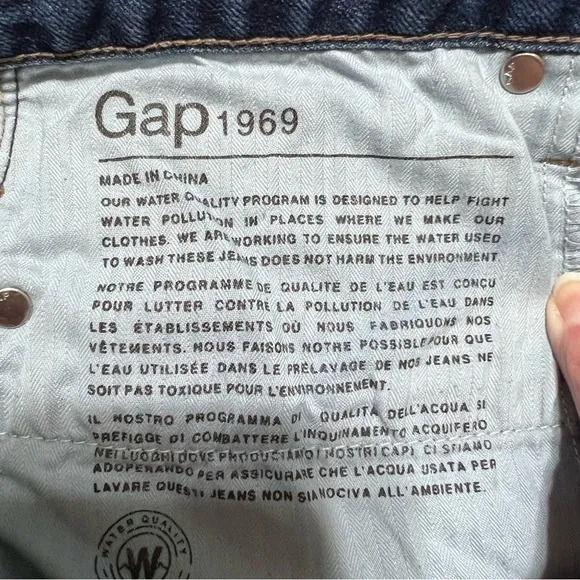 GAP (NWOT) Real Straight Jeans Size 28