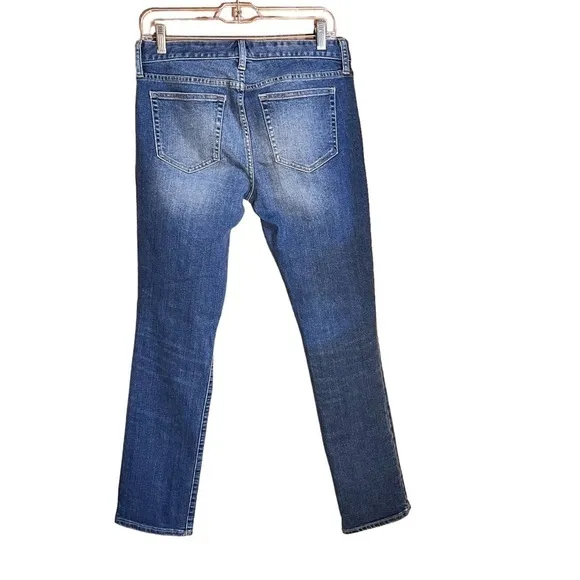 GAP (NWOT) Real Straight Jeans Size 28
