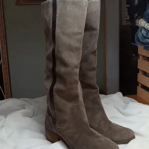 Gianni Bini riding boots size 8