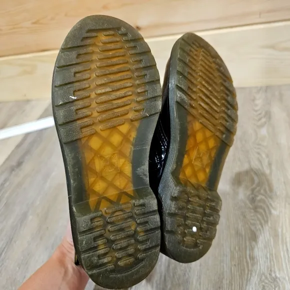 Girls Dr. Martens boots