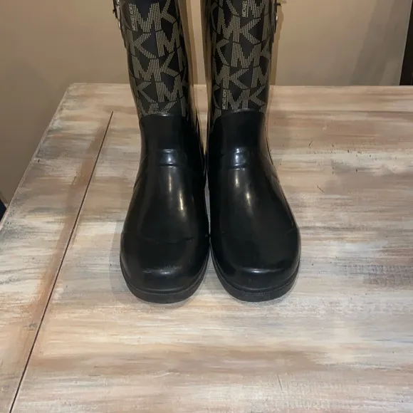 Girls Michael Kors Black and Gold rain Boots size 4