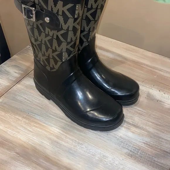 Girls Michael Kors Black and Gold rain Boots size 4
