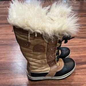Girls' Tofino II Faux Fur Waterproof Cold Weather Boots (Youth) size 1