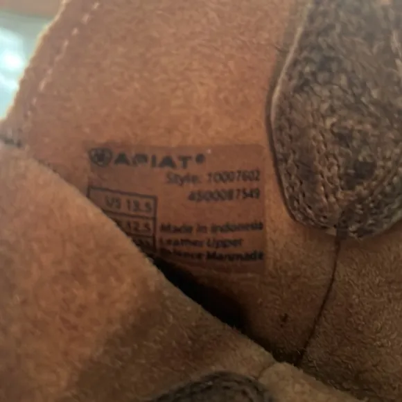 Good condition girls 13.5 boots, only worn a handful of times.