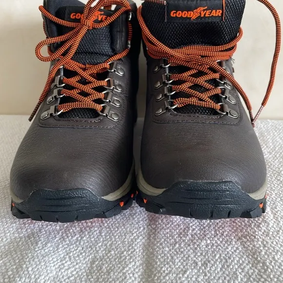 Goodyear Man Hiking Winter Boots - Size 9 - Dark real leather