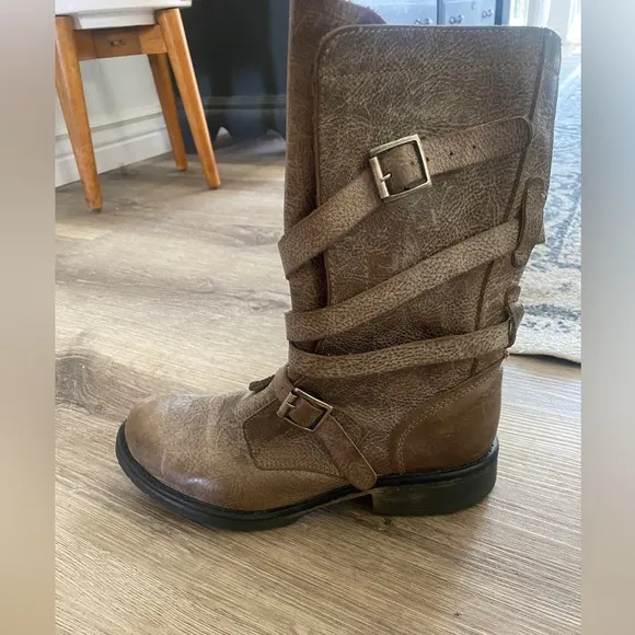 ✨HP✨Steve Madden Brewzzer distressed leather boots