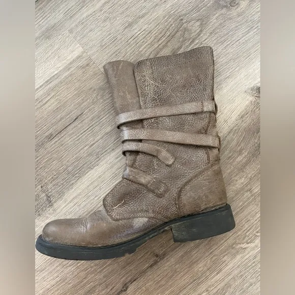 ✨HP✨Steve Madden Brewzzer distressed leather boots