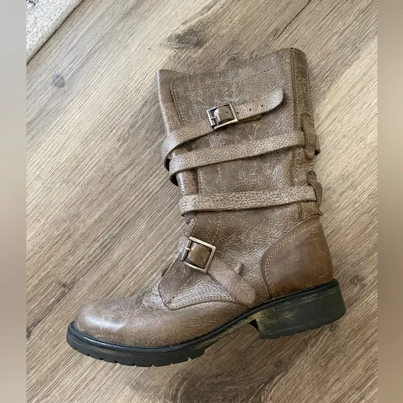 ✨HP✨Steve Madden Brewzzer distressed leather boots