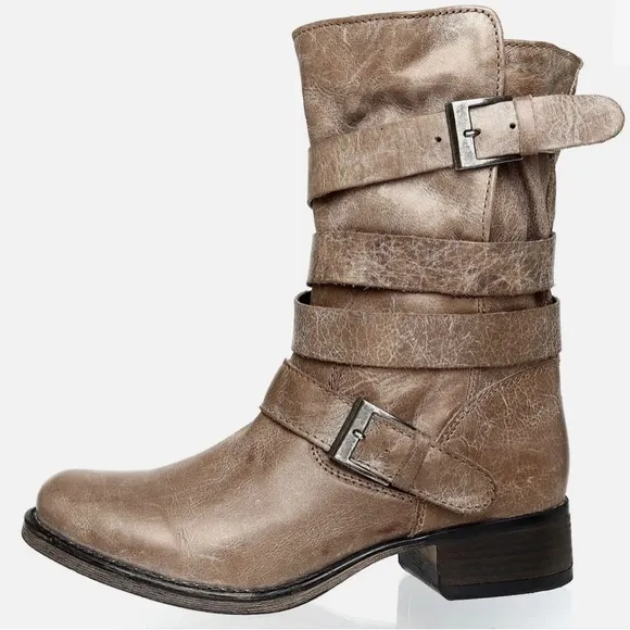 ✨HP✨Steve Madden Brewzzer distressed leather boots