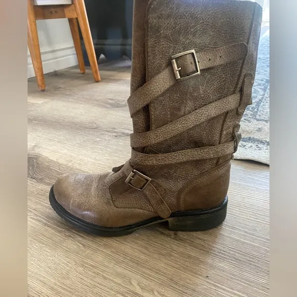 ✨HP✨Steve Madden Brewzzer distressed leather boots