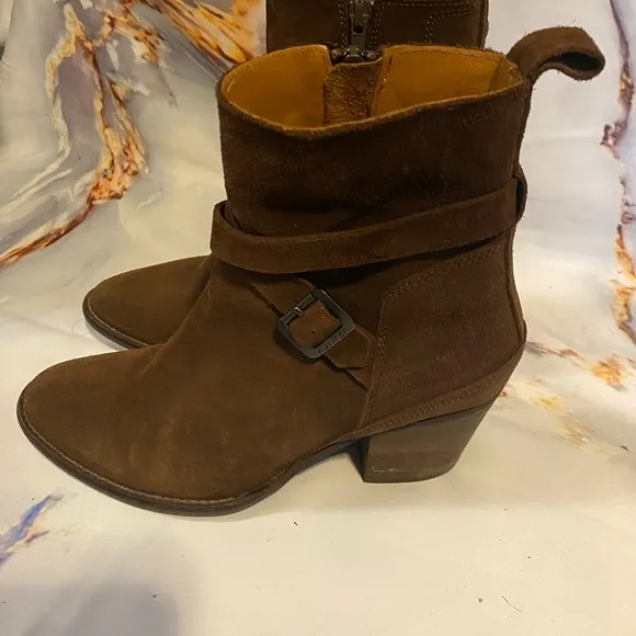 Hunter Brown Suede Boots size 7