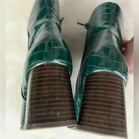 INC Green Snakeskin Faux Leather Ankle Boots Size 6