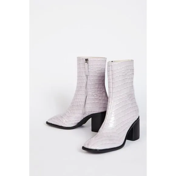 INTENTIONALLY BLANK - Womens Contour Heeled Boot Lilac