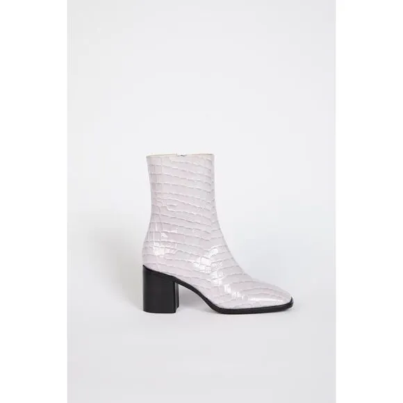 INTENTIONALLY BLANK - Womens Contour Heeled Boot Lilac