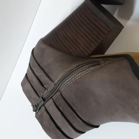 Isola Levina leather ankle boots women 8.5 brown western Y2K rodeo casual rodeo