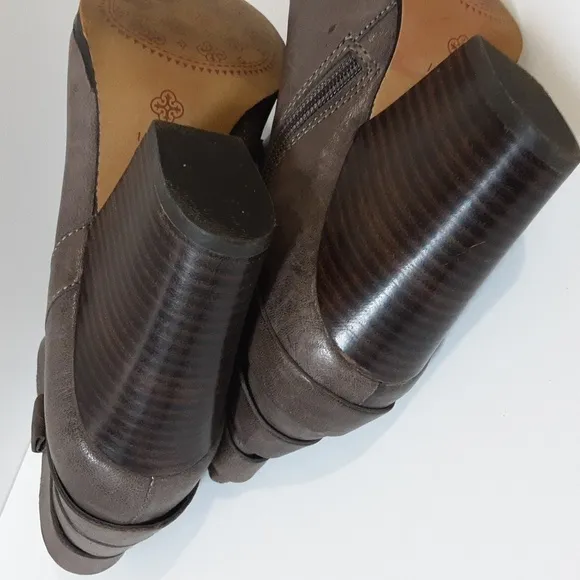 Isola Levina leather ankle boots women 8.5 brown western Y2K rodeo casual rodeo