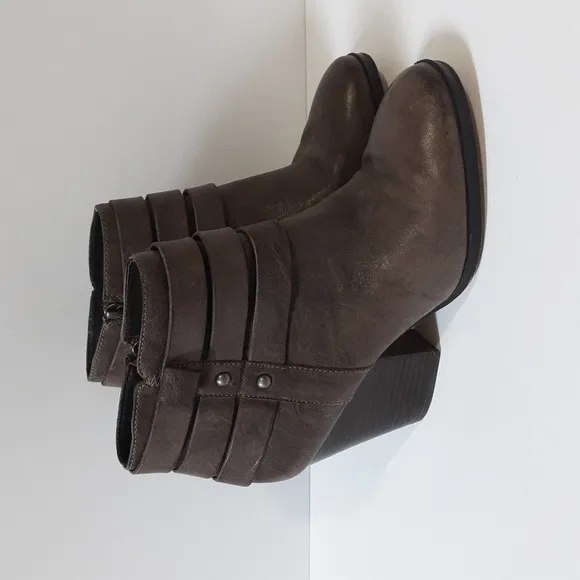 Isola Levina leather ankle boots women 8.5 brown western Y2K rodeo casual rodeo