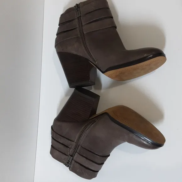 Isola Levina leather ankle boots women 8.5 brown western Y2K rodeo casual rodeo