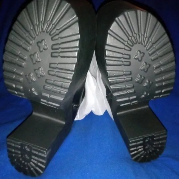 IT'S GOUNG DOWN  Platform Chain Ankle Boots ( BRAND NEW !!!! )
