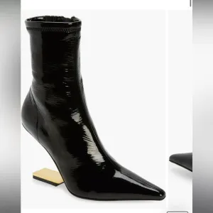 Jeffery Campbell Compass