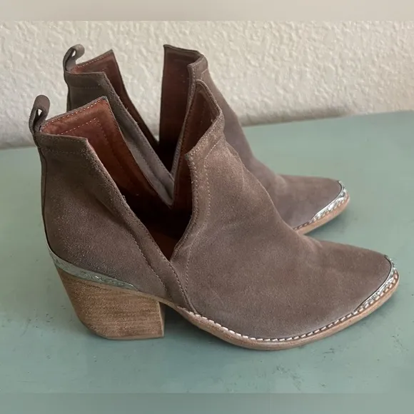 Jeffrey Cambell Cromwell Brown Suede Western Cowboy Ankle Boots Size 6.5 $275
