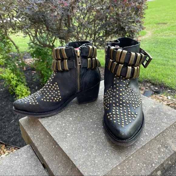 Jeffrey Campbell Rare Gothic Buckled Stud Black Ankle Booties Size 7