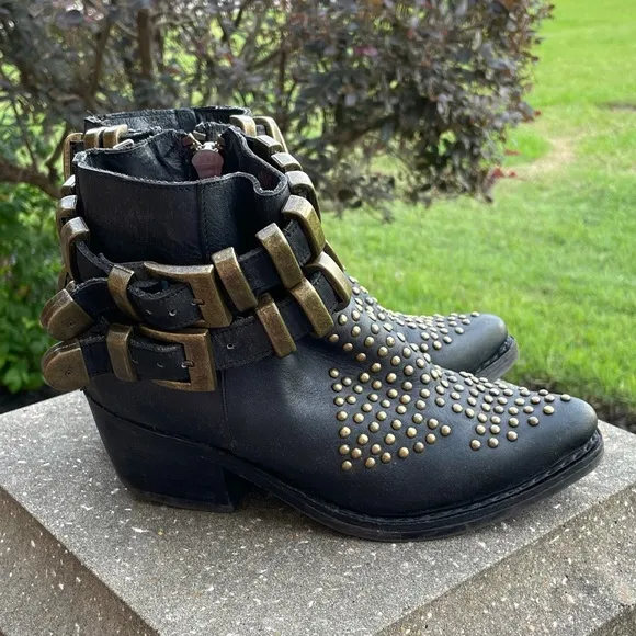 Jeffrey Campbell Rare Gothic Buckled Stud Black Ankle Booties Size 7