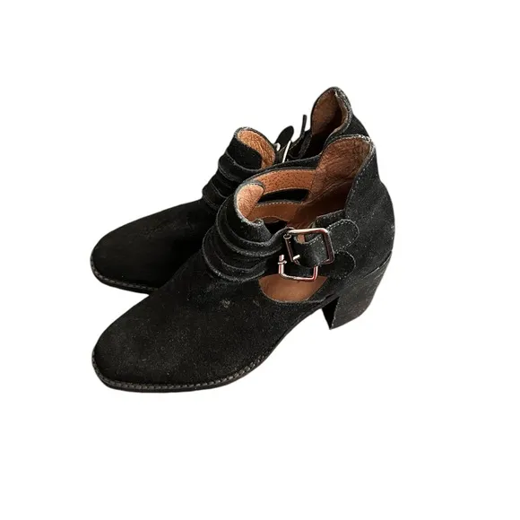 JEFFREY CAMPBELL Roycroft Suede Black Booties Boots