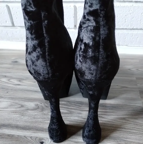 Jeffrey Campbell Shego Black Crushed Velvet Knee High Platform Boots size 6