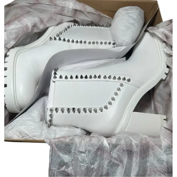 Jessica Simpson size 9.5 Demmie Leather Chunky Block Heel Studded Ankle Boots