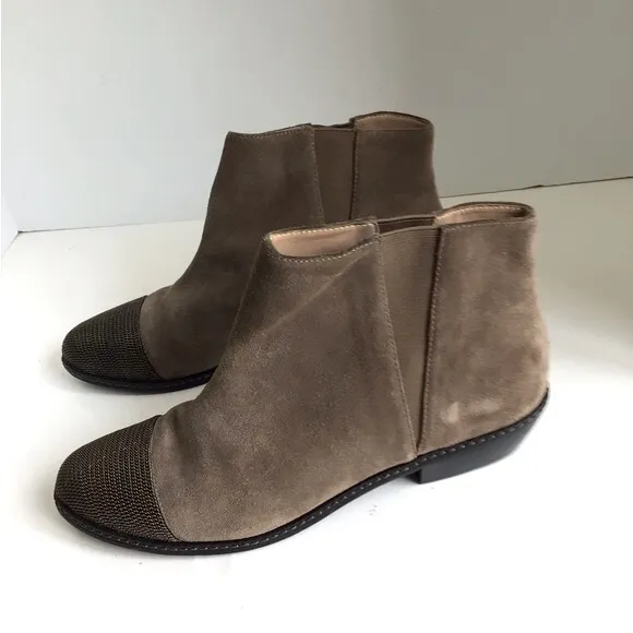 Joe’s Jeans Metal Chain Cap Toe Suede Ankle Boots. Size 10