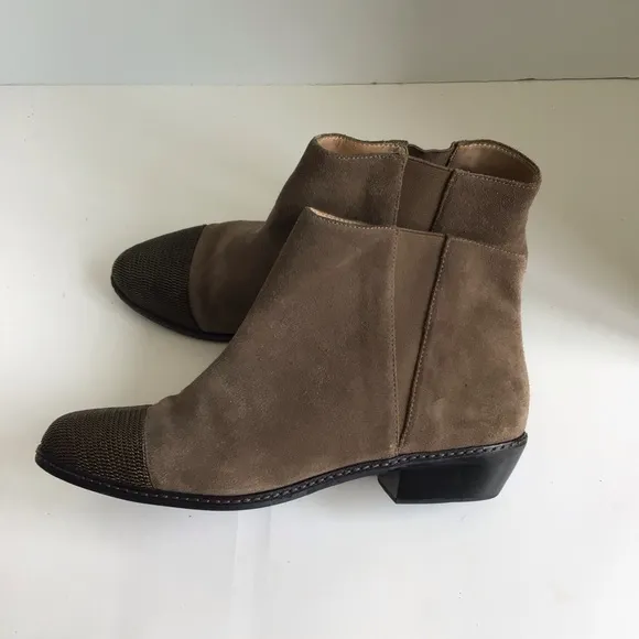 Joe’s Jeans Metal Chain Cap Toe Suede Ankle Boots. Size 10
